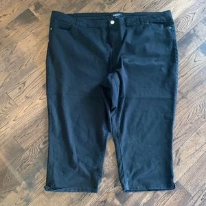Plus Size Black Capris